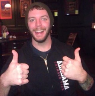 thebeeeeeav's profile picture. 