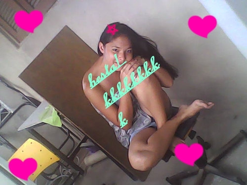 -Branca,Flamenguista,Libriana, ciumenta,Doida,Carinhosa,Sincera, Desastrada... 15 Anos Prazer.