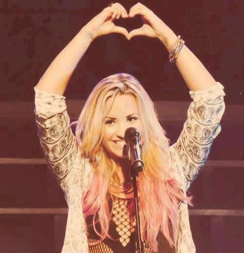 o que vc chama de vida eu chamo de demi , bj!!!
