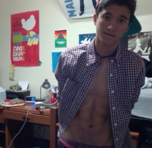 _Dear_Females's profile picture. I bet you can realte to my tweets ... follow and if you don't relate unfollow... deal?