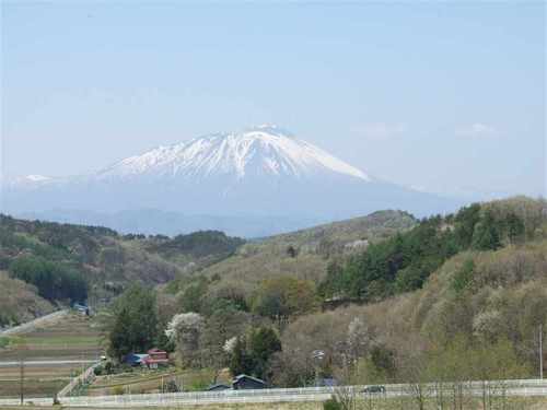 岩手県で、ドッジボールの普及とドッジボールを通して将来の岩手を担う元気な子供達の育成を続けています。
ドッジボールは団体競技のスポーツと思われていますが、「１人」の努力と情熱によって「チーム」が変わっていく様々な場面に遭遇してみて、「個人競技」の面も兼ね備えた「面白いスポーツ」です。