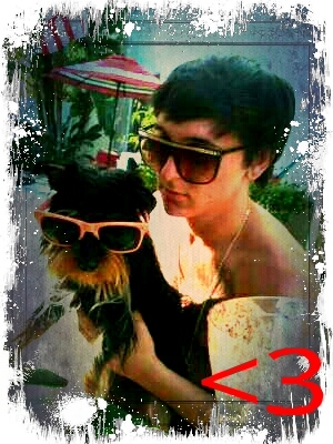 i love mitchel musso's songs! he's the best singer!! i would like that he follow me...