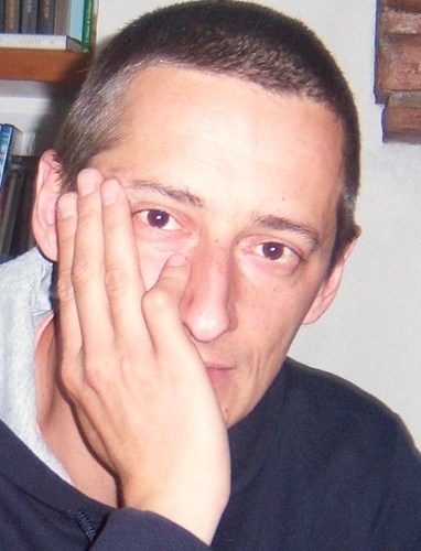 consumerista - chissà cosa significa - responsabile di Federconsumatori Pavia, interista, presunto tennista e soprattutto marito/papà