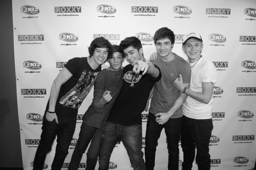 Niall James Horan, Liam James Payne, Harold Edward Styles, Zayn Jawaad Malik and Louis William Tomlinson. Directioner? FOLLOW :)