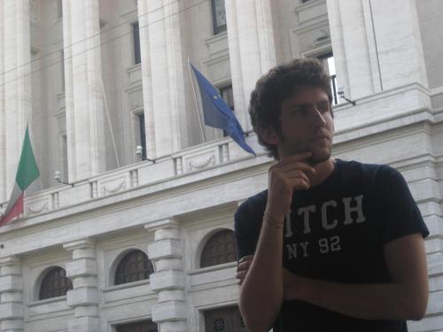 Estudiante de Comunicación Audiovisual, he trabajado en Gol TV de Productor de Transmisiones y he realizado proyectos sobre guiones y programas de radio.