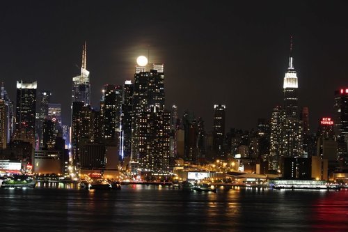 Composer living in New York.
Author of Mikis Theodorakis: Finding Greece in his Music.