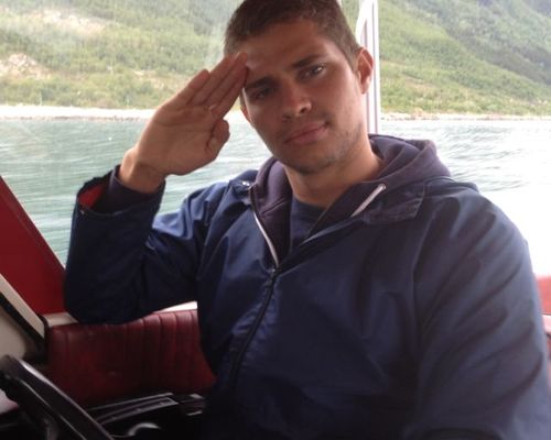 FEllingsen's profile picture. Fluen på veggen der det snakkes om Norsk Fotball.