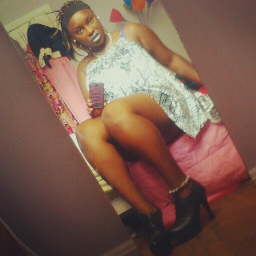 FreakyKiddBre's profile picture. kisss on my Neck, grabb on my Waist, pull on my Hair && Sayy you Lovee Me ((;