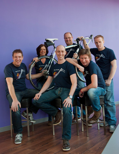 Angeli, Andre, Ed, Rik, Kees Jan, Maikel. De Ronde Venen. Deelnemers  AlpDuZes 2012. Door te fietsen, staan wij op tegen kanker.