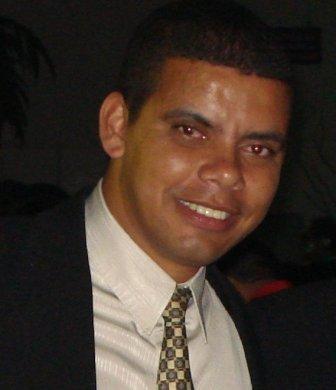 Cristão, Cruzeirense, pai do PEDRO/JOÂO, Advogado e Politicador. Mineirin du franguin cum quiabo...rs