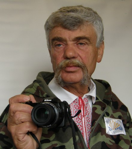 Журналіст, краєзнавець, рибалка.