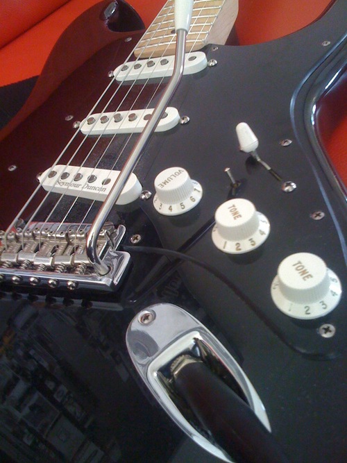 Pink Floyd & David Gilmour obsessive; Long suffering Boro fan; Guiness loving; Guitar playing; Stratocaster worshipping nerd...