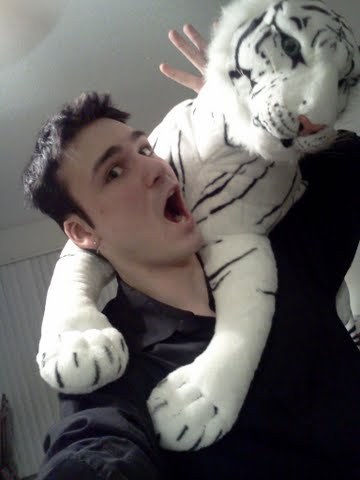 Joshualoehlein's profile picture. Im just awesome so follow me xD