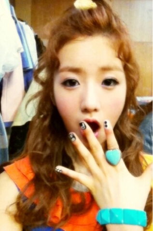VRP  @123_RP Yoon Bomi Apink| 93 lines | Vocalist | Follow me Bomi Unyuu Tornado ^O^| Duo rada2 w/@Love_Juniel| Single Kece