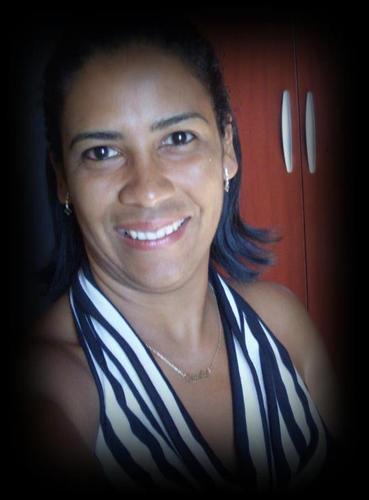 Sou uma pessoa estrovertida, alegre,gosto de viajar,fazer novos amigos.Quem quiser ser meu amigo me siga......