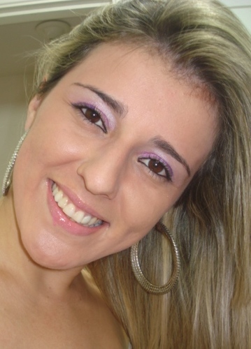 Pernambucana nata , torcedora do S.P.F.C e mãe de uma princesa . sou apaixona pela vida e viver é uma arte !