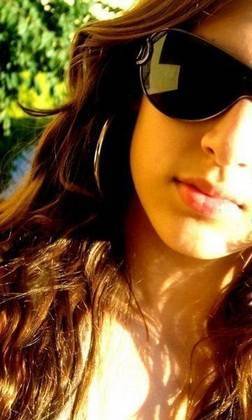 Enquanto existirem lâmpadas acesas,haverá uma fã aqui fazendo o possível para que nunca,uma lágrima caia dos seus olhos @AraujoVivianne .
