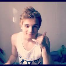 #Directioner i love @OneDirection and will be in #1Derland June 19, 2013 :) if you like @EylarFox follow my other account @ElyarYourMyFox