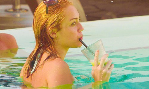Você pode não ser bom o suficiente para todo mundo, mas com certeza vai ser perfeito para alguém. MILEY VOCÊ É PERFEITA PARA MIM :) Since:03/05/11.