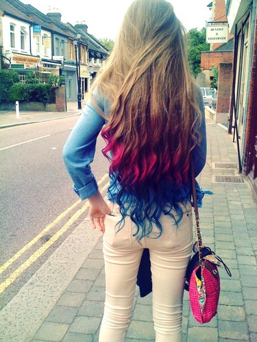 Rayleigh Vargas 
  20 Years old ; Virginia Beach ; White Fireball ;-] 
NO I dont have bieber fever , I Have bieber Phobia!
