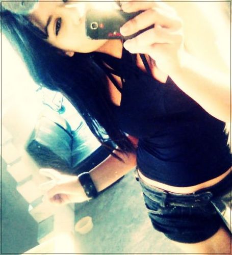 Gosto de sorvete, lasanha, carne enlatada, sou flamenguista roxa, e gosto muiiiiiiiito de falar besteira.....segue aiii