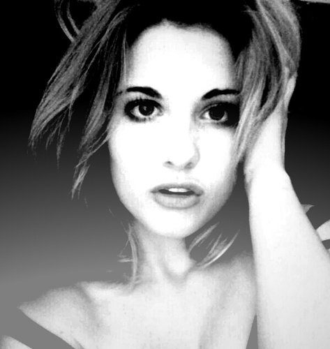 EvieGoesRawrrrr's profile picture. German, Italian, Australian, British,17, Bi, Taken! Xbox 360 live, music suicide silence to the stereos, purple = fav colour! Oh I bite and RAWR! ;) f4f!?