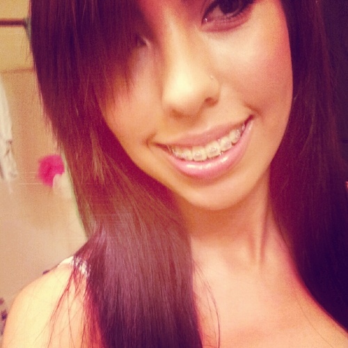 LoveGame27's profile picture. new twitter follow me here @lesliecortez27