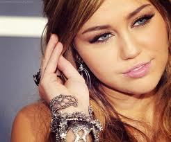 2 Smilers e apenas 1 sonho...Conhecer a super Diva @MileyCyrus
