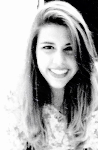 ' é necessário, abrir os olhos e perceber que as coisas boas estão dentro de nós, onde os sentimentos não precisam de motivos nem os desejos de razão. '