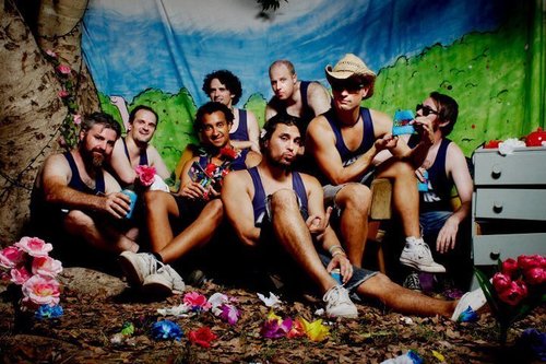 manchoir's profile picture. A cappella Rock Comedy A man choir. A choir of men.
Facebook Fan Page: http://t.co/aAgVgqf6i2