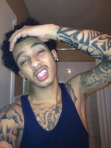 Ay_HOE's profile picture. Fuck a bio