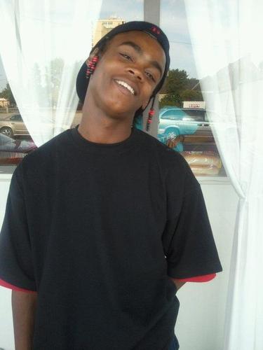 R.I.P TO MY DADDY TAVON AN LIL JR. I HOPE DAT YALL AINT MAD ABT DA CHOICES DAT  IM CHOOSING I CNT WIT FOR LOOSING NIGGA MURDER MY BROTHERS