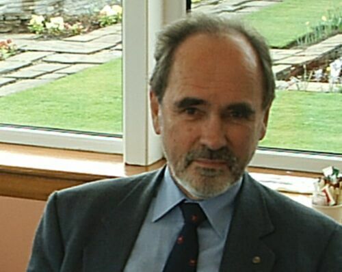 Retired; was a programmer for 40 years. Golfer (h/c 24). Rotarian (http://t.co/aga4vpwpL7). Lotus cars.  Baking. Reading