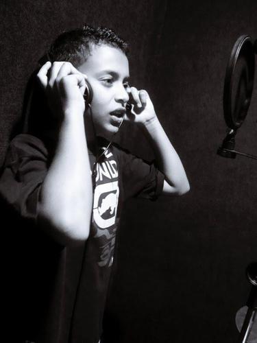 Coé mano ? Meu nome é Robson Weslley , nasci em Campina Grande PB tenho 14 anos , Canto no grupo de Rap/R&B Alucinados . Me segue que sigo de volta tlg ? haha