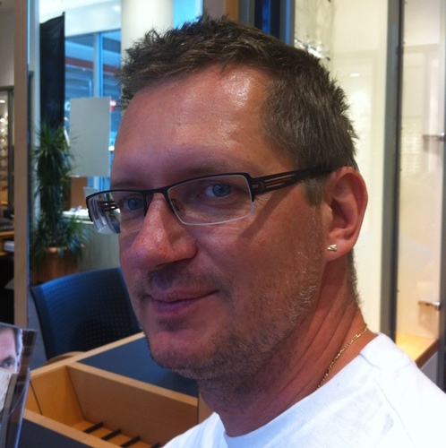 sladade's profile picture. Yasuo, Schüler der @basadai, Träger des schwarzen Gürtels im Twitterkarate, Mann, Papa und Gebrauchtwagenhändler a.D.