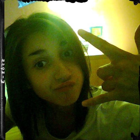 Follow us!!! ;) We love Bieber and One Direction !!!