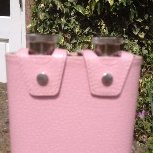 PinkHipFlask's profile picture. Pink.And also a hip flask.