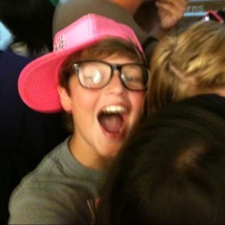 Devonhayton's profile picture. Dont follow this account its old. New one : @devon_hayton