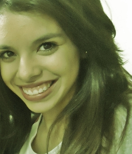 O sorriso é a manifestação dos lábios, quando os olhos encontram o que o coração procura.