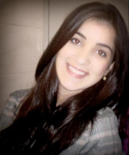 sagitáriana, apaixonada, espontânea, curiosa, sincera, bipolar, viciada em lasanha , apaixonada por música, fotografia, e roxo é minha cor favorita. :)