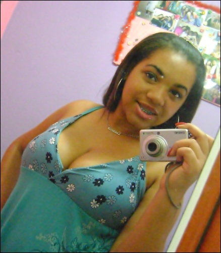 Libriana... Metade de mim é amor...a outra metade éh Loucura!!! Sou exatamente o que quero ser!! Feliz, Ousada e Filha de Deus! ;)