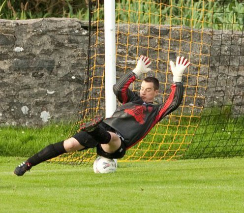 Dad to a wee girl, and twin boys! Runner, ex-Goalkeeper for Scalloway, support the mighty Dons!
