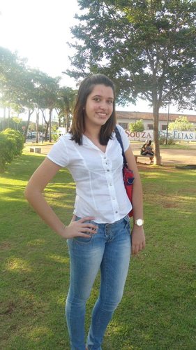 Nao é preciso mostrar beleza aos cegos, nem dizer verdade aos surdos. Basta nao mentir para quem te escuta , nem decepcionar os olhos que te vê !