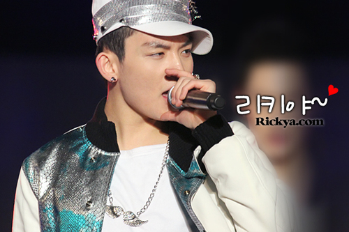 Olá meu nome é Jovana Oliveira ^^ Fiz esse FB pra todos fãs de TEEN TOP ^^ e este é o meu bias *--* ♥
