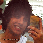 essa canção é para dizer, que eu se sorriso vale mais que o prejuízo para esse pobre coração @chayleao ♥ / Te amo, meu pedacinho do céu (by:@paixaopelalua)
