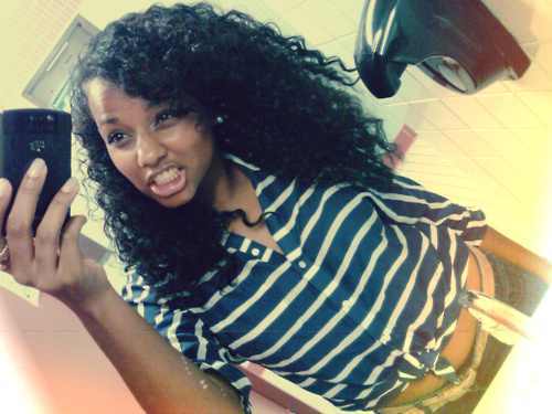 singlee btww follow @SexyPretty btww she singlee too#we squabble hardd and we been livee♥