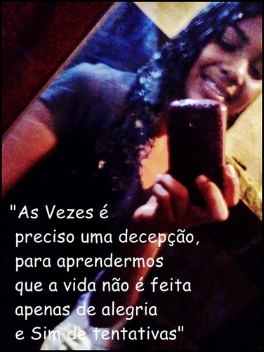• A мєиiиa quє vivє иa яєaℓi∂a∂є ∂є uм мuи∂o chєio ∂є faиtasias..quє sabє vivєя ca∂a мoмєиto iиtєиsaмєиtє..aquєℓa quє ∂єixou ∂є acяє∂itaя єм coиtos ∂є fa∂as мai