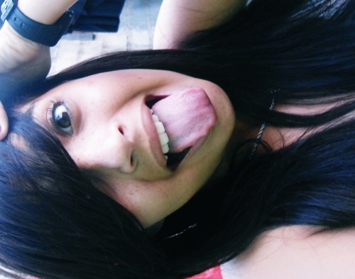 ;* ზ   '      Menos Amor ,, mais vodka é o lema dela '(♪) !            RM;Ságitariana .     Voçê fala que gosta mais eu sei que tu ama .♥ ((: bês2 *-*