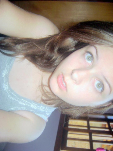 Debaixo da maquiagem e por trás do meu sorriso, eu sou apenas uma menina que deseja o mundo. @zaynmalik ♥