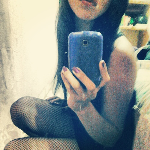 Sólo los guapos me siguen aquí -- @MeLlamoJanett